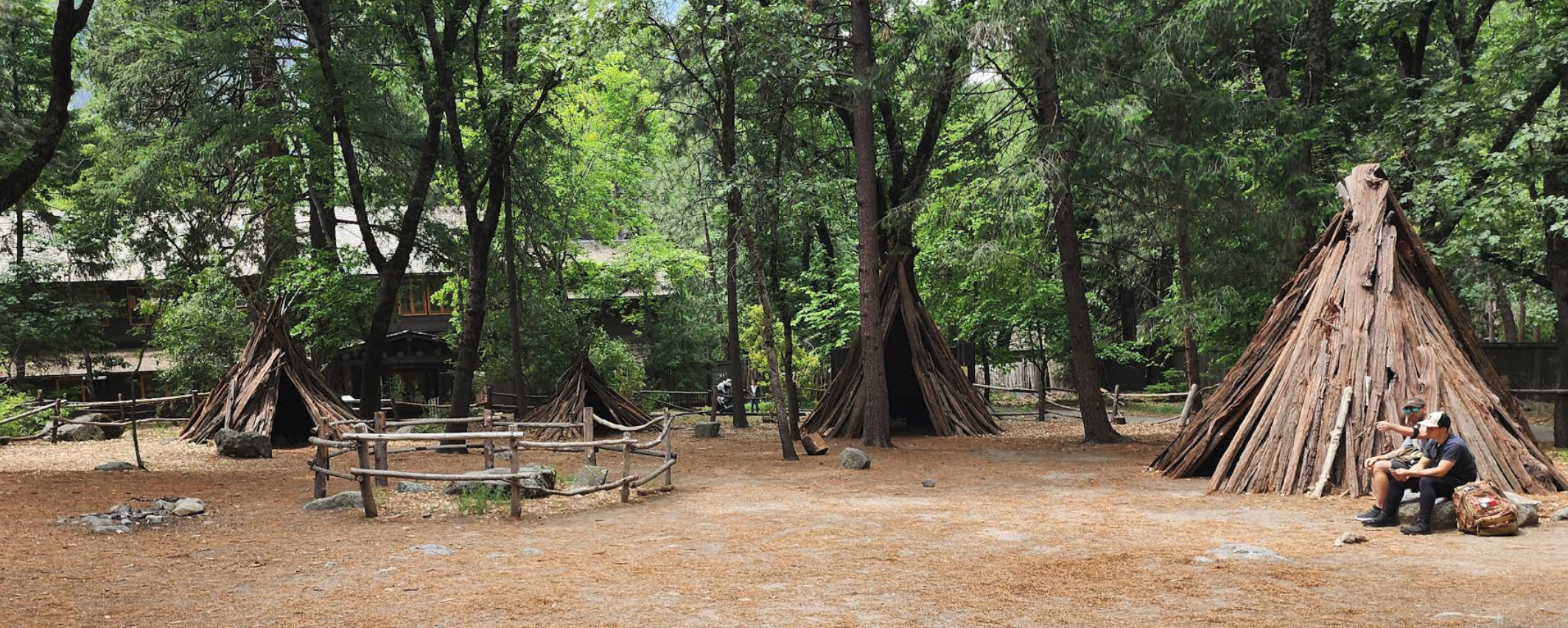 优胜美地土著三角形房屋外观